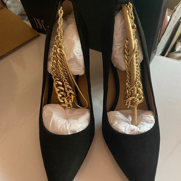 NIB INC International Black Leather Heels with Gold Ankle Chain. - Picture 2 of 7